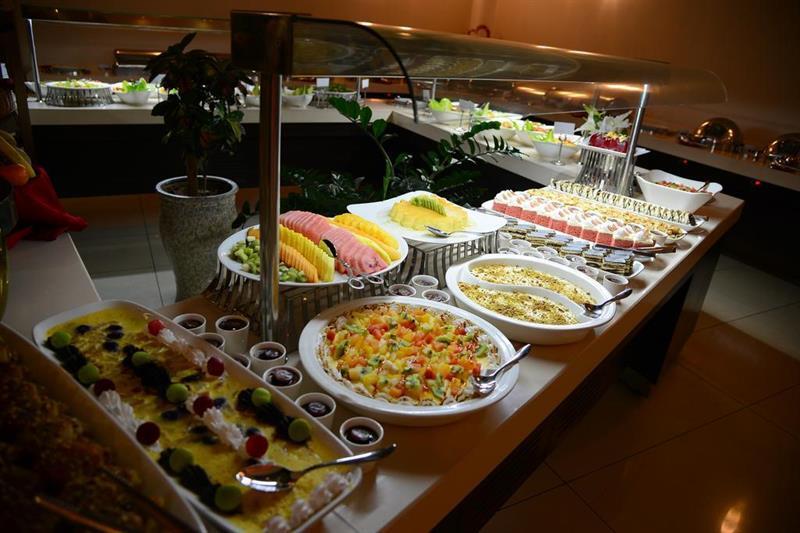 Titanic Hotel & Spa Sulaymaniyah Exterior photo A salad bar